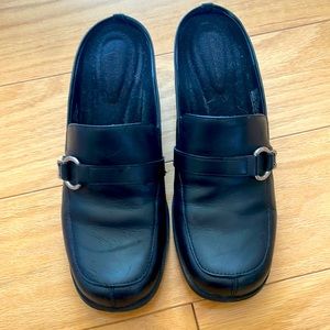 Women’s dress slider. Bettie Black.  ISize 7.5. Genuine leather. Like new.